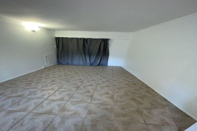 Photo of property in 2 Glenmore Road, Sunnyhills, Auckland, 2010