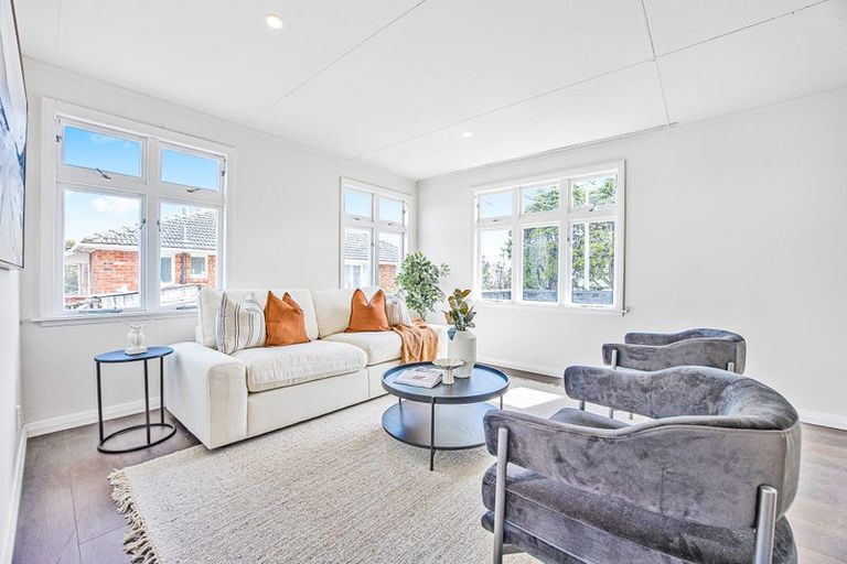 Photo of property in 115 Sunnyside Road, Sunnyvale, Auckland, 0612