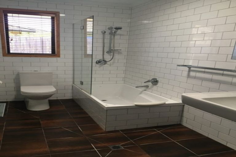 Photo of property in 2 Mooring Close, Haruru, 0204