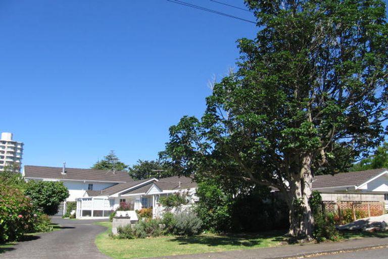 Photo of property in 2/8 Pierce Road, Milford, Auckland, 0620