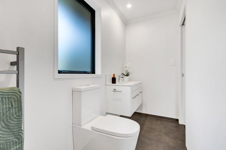 Photo of property in 10a Winstone Place, Highlands Park, New Plymouth, 4312