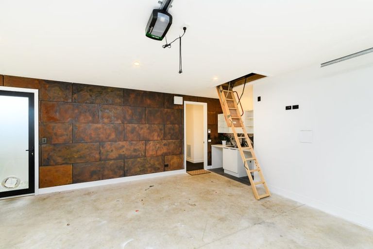 Photo of property in 2 Waimarama Court, Roslyn, Palmerston North, 4414