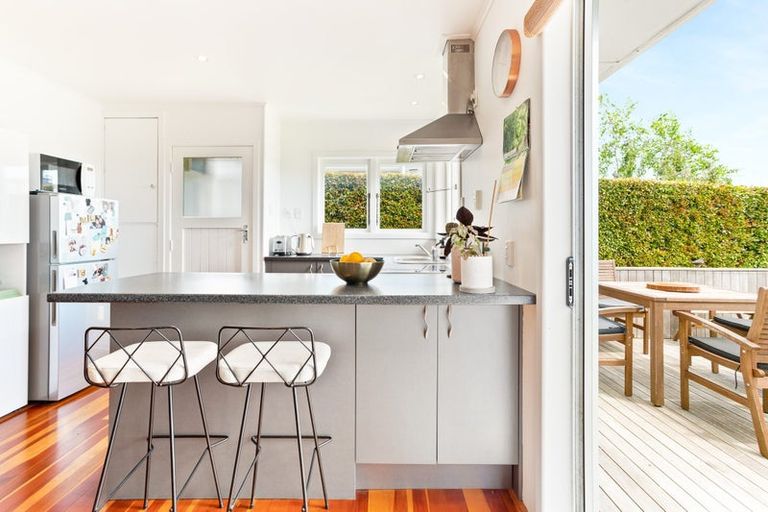 Photo of property in 31 Vodanovich Road, Te Atatu South, Auckland, 0610