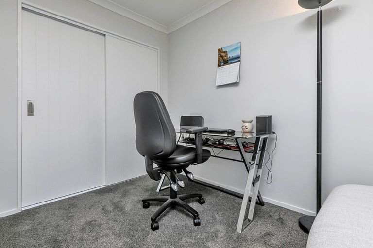 Photo of property in 29 Bernleigh Terrace, West Harbour, Auckland, 0618