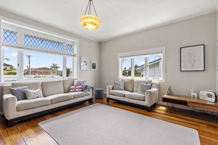 Photo of property in 13 Aramoana Avenue, Devonport, Auckland, 0624