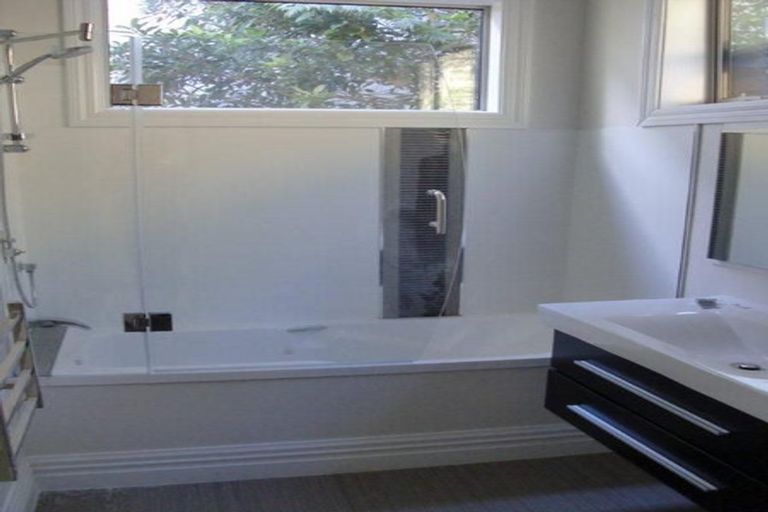 Photo of property in 26 Rangiora Avenue, Kaiwharawhara, Wellington, 6035