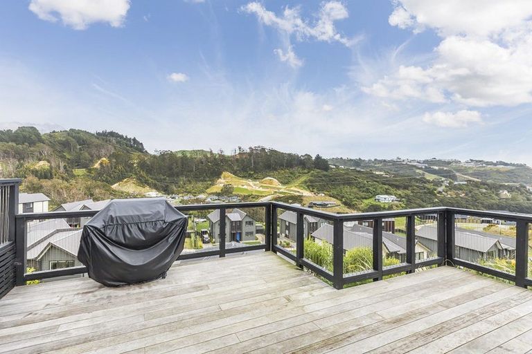 Photo of property in 16 Bee Lane, Whitby, Porirua, 5024