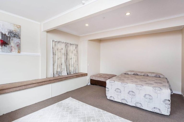 Photo of property in 21 Ribblesdale Road, Henderson, Auckland, 0612