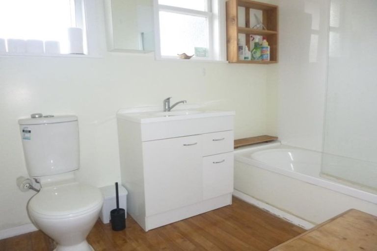 Photo of property in 1/402 Cambridge Terrace, Naenae, Lower Hutt, 5011