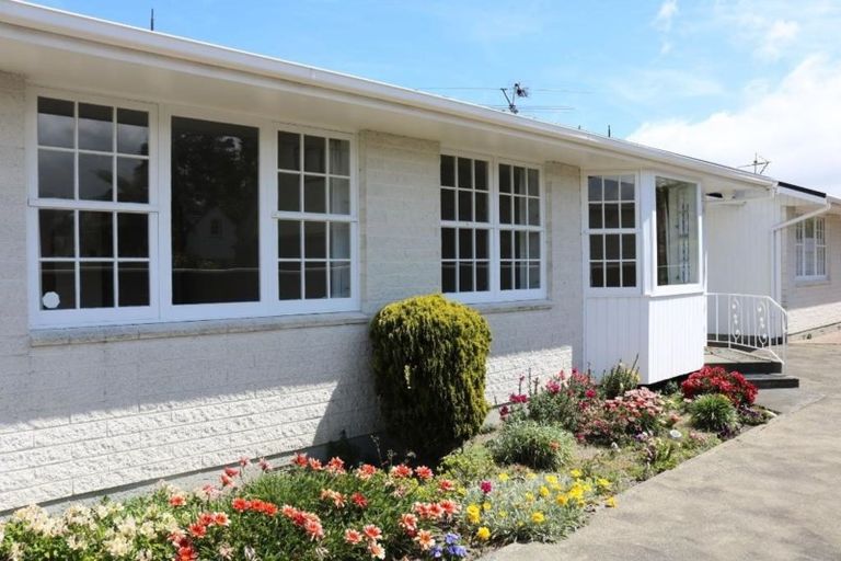 Photo of property in 2/53 Ludlam Crescent, Woburn, Lower Hutt, 5010