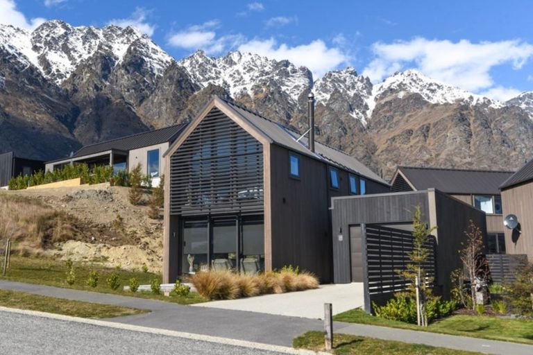 Photo of property in 25 Falconer Rise, Jacks Point, Queenstown, 9371
