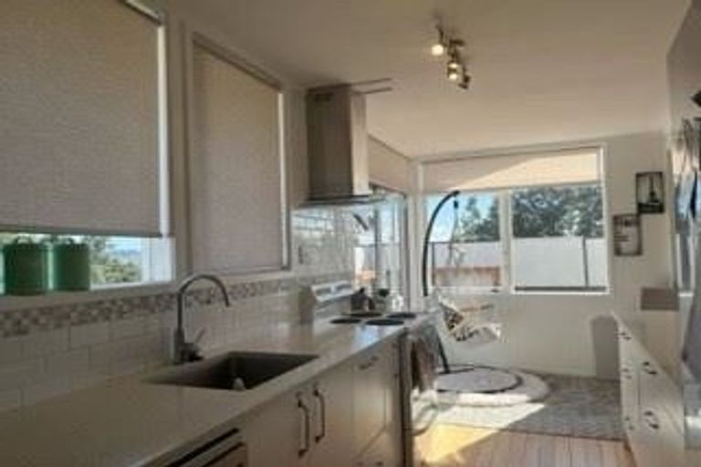 Photo of property in 27 Sunhill Road, Sunnyvale, Auckland, 0612