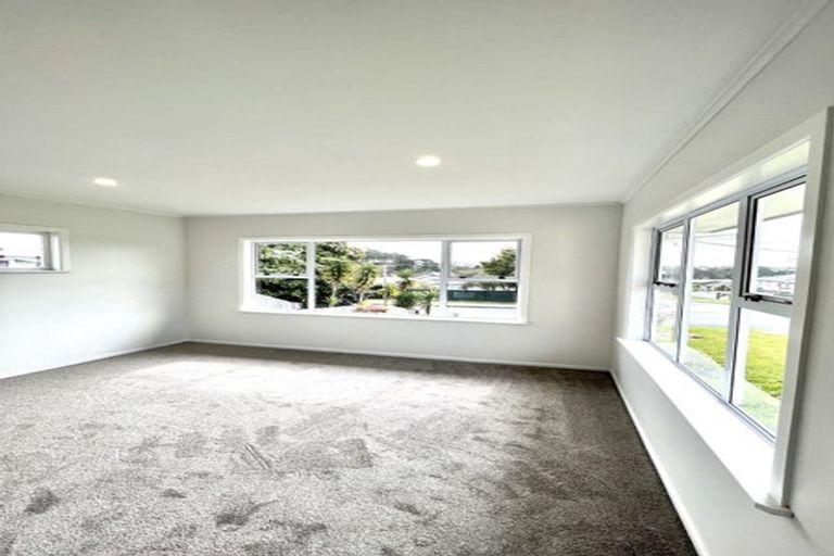 Photo of property in 50 Farquhar Road, Glendene, Auckland, 0602
