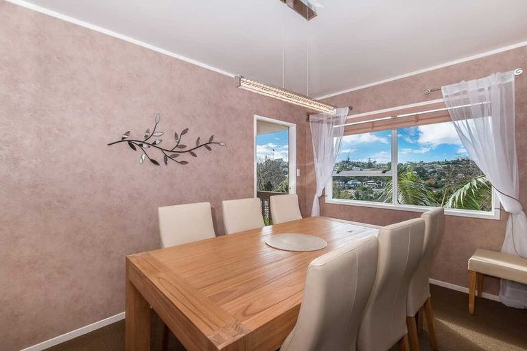 Photo of property in 21 Robin Lane, Browns Bay, Auckland, 0630