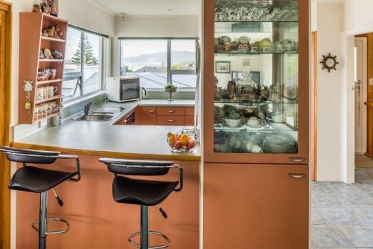 Photo of property in 40 Mana View Road, Paremata, Porirua, 5026