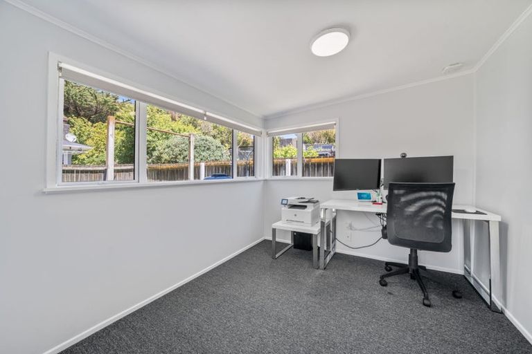 Photo of property in 30 Beazley Avenue, Paparangi, Wellington, 6037
