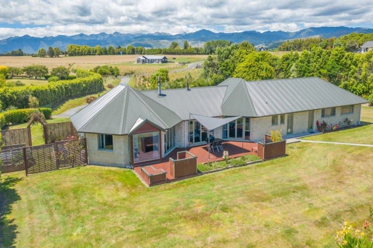 Photo of property in 28 Waipuna Grove, Levin, 5571