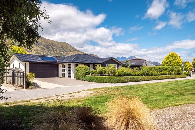 Photo of property in 10 Coburn Place, Lake Hayes, Queenstown, 9304