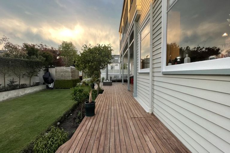 Photo of property in 127 Merivale Lane, Merivale, Christchurch, 8014