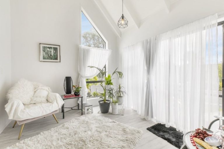 Photo of property in 1 Fantail Court, Orewa, 0931