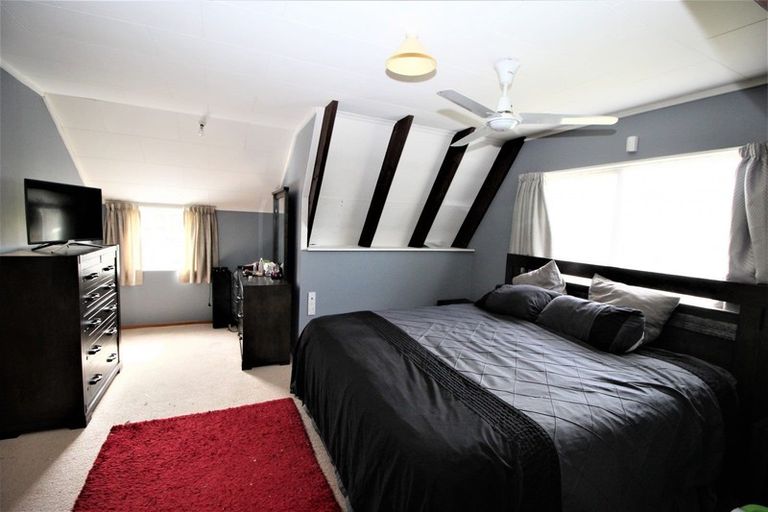 Photo of property in 11 Ross Street, Woodville, 4920