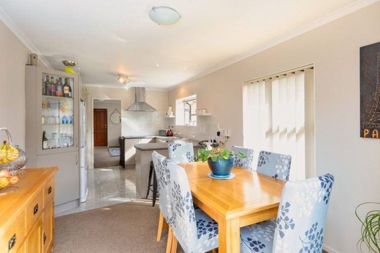 Photo of property in 26 Burton's Drive, Swanson, Auckland, 0614