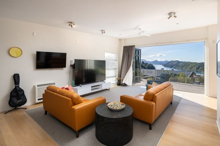 Photo of property in 33 Harbour View Heights, Picton, 7220