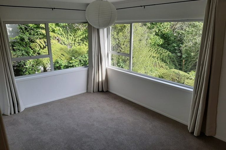 Photo of property in 37 West Lynn Road, Titirangi, Auckland, 0604