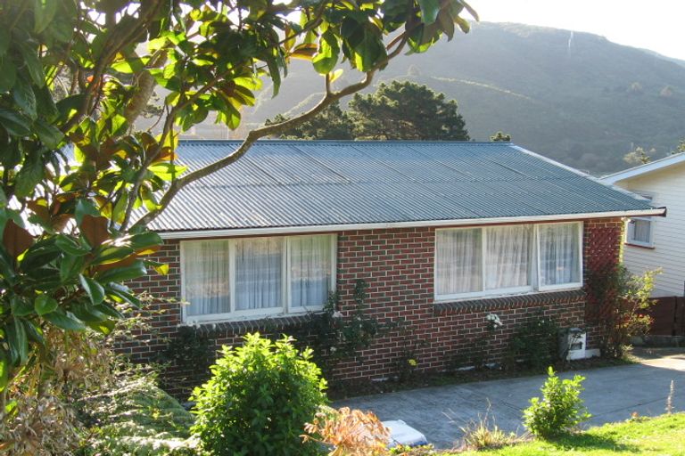Photo of property in 84 Holborn Drive, Stokes Valley, Lower Hutt, 5019