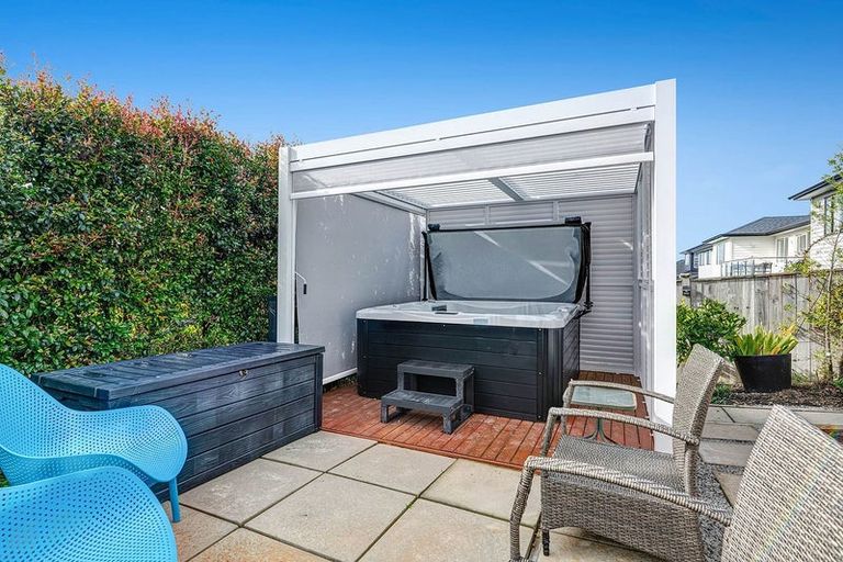 Photo of property in 125 Godfrey Drive, Orewa, 0931