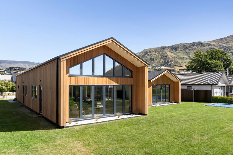 Photo of property in 7 Sapphire Spring Rise, Wanaka, 9305