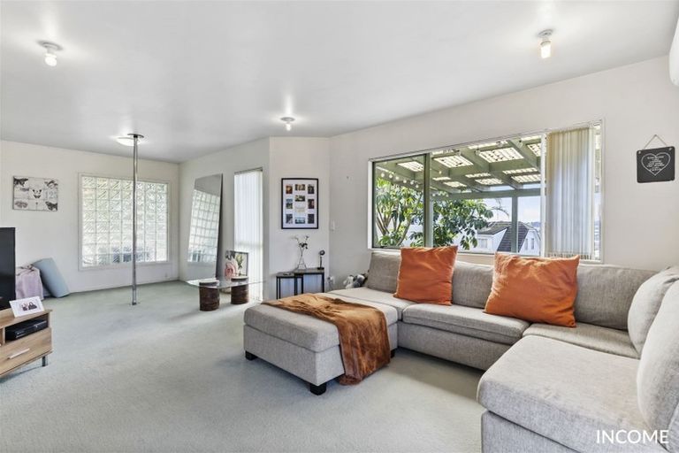 Photo of property in 11 Mannikin Place, Unsworth Heights, Auckland, 0632