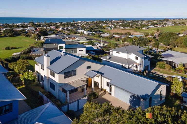 Photo of property in 33 The Crescent, Waihi Beach, 3611