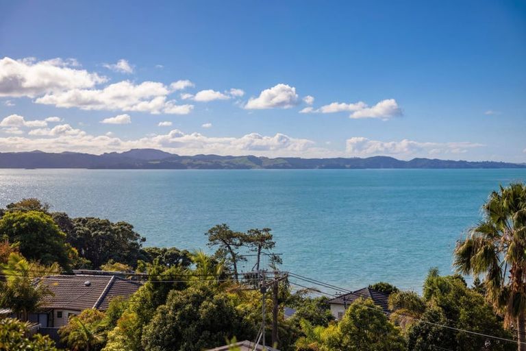 Photo of property in 1/5 Colmar Road, Mellons Bay, Auckland, 2014
