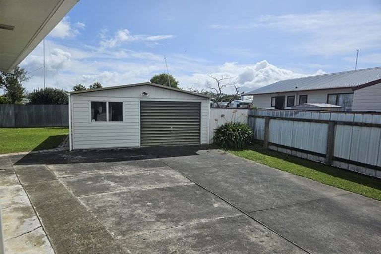 Photo of property in 39 Raglan Avenue, Cloverlea, Palmerston North, 4412