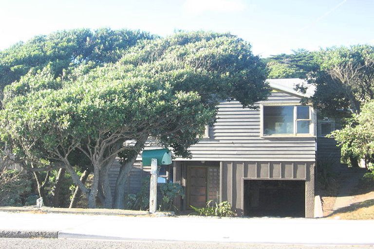 Photo of property in 100 The Parade, Paekakariki, 5034