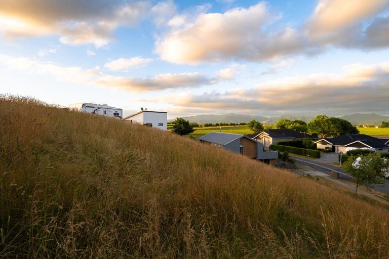 Photo of property in 38 Golf View Close, Fairhall, 7272