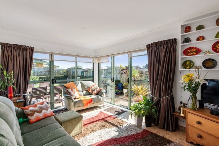 Photo of property in 16 Barrett Drive, Waikanae Beach, Waikanae, 5036