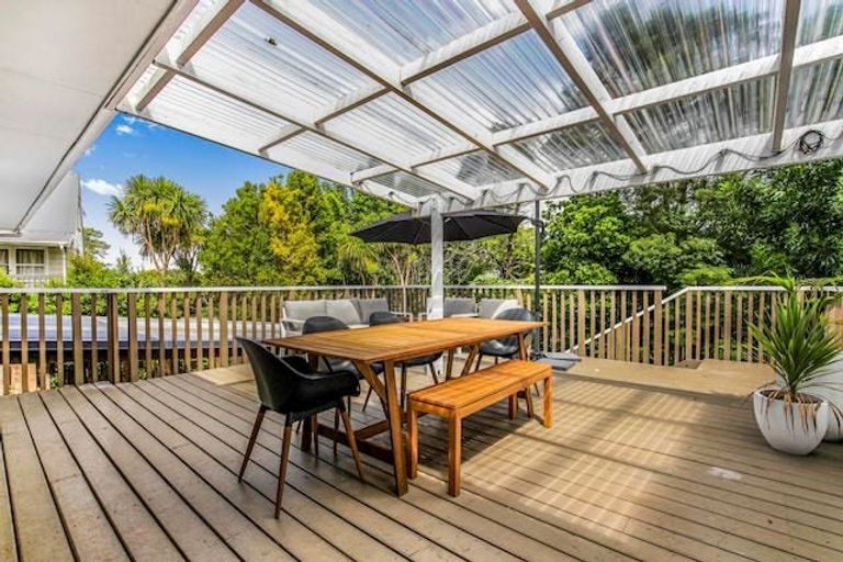 Photo of property in 81 Kemp Road, Massey, Auckland, 0614