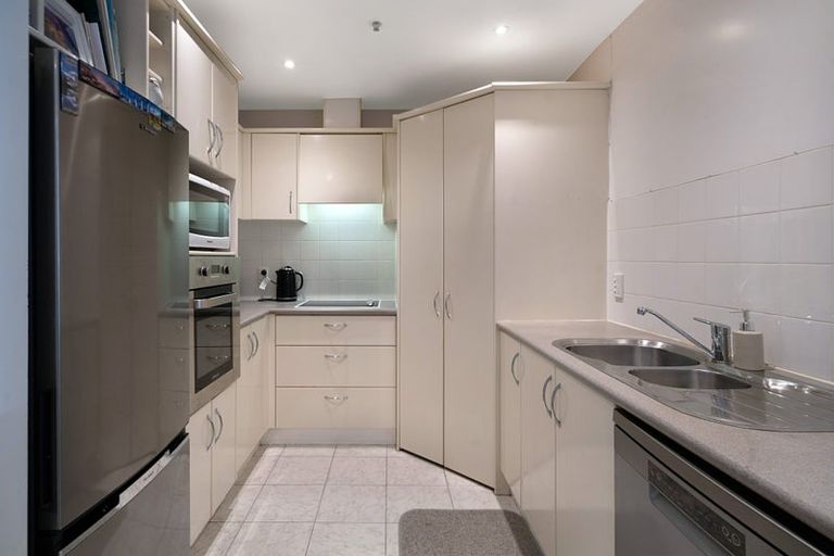 Photo of property in 2i/175 Hurstmere Road, Takapuna, Auckland, 0622