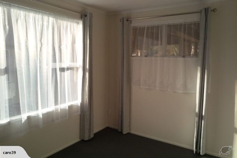 Photo of property in 325 Roscommon Road, Clendon Park, Auckland, 2103
