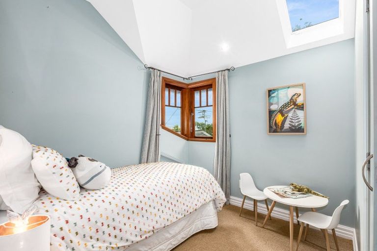 Photo of property in 335 Muritai Road, Eastbourne, Lower Hutt, 5013