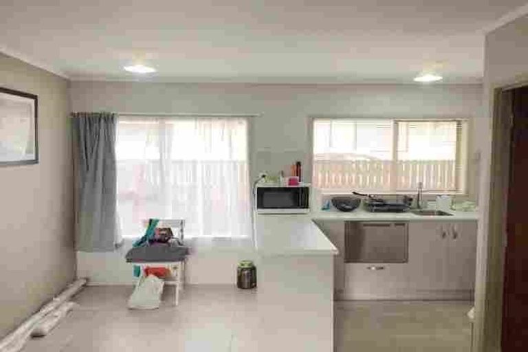 Photo of property in 3/2 Vodanovich Road, Te Atatu South, Auckland, 0610