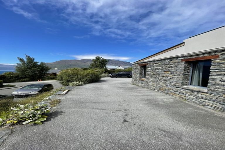 Photo of property in 1-3/1 Matakauri Place, Fernhill, Queenstown, 9300