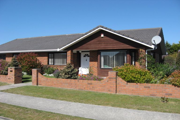 Photo of property in 10 College Drive, Paraparaumu, 5032