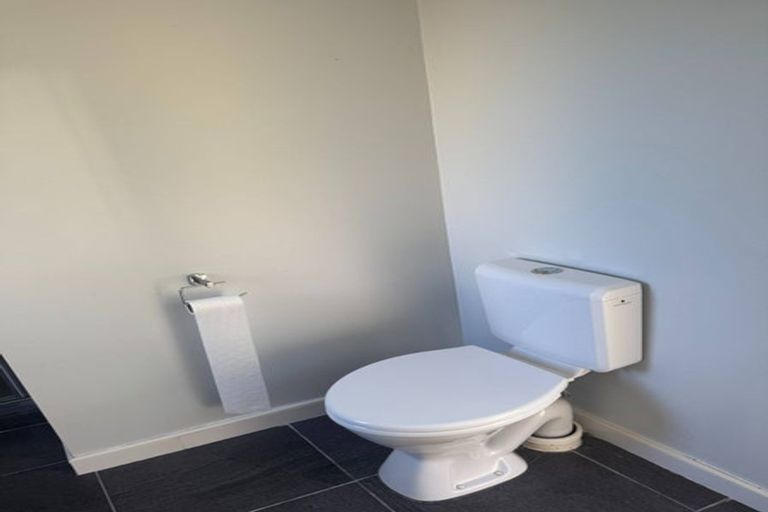 Photo of property in 2/7 Calypso Place, Rothesay Bay, Auckland, 0630