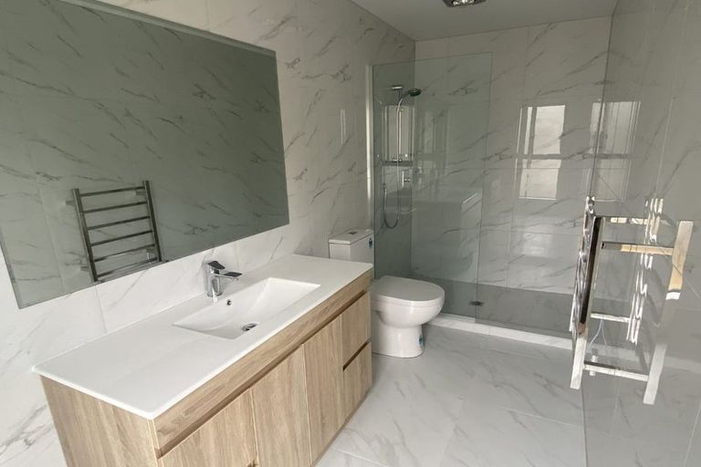 Photo of property in 132b Stapleford Crescent, Browns Bay, Auckland, 0630