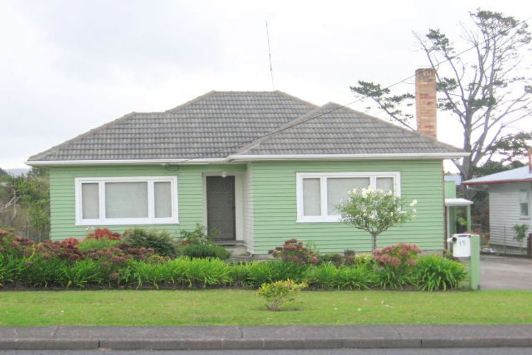 Photo of property in 15 Kamara Road, Glen Eden, Auckland, 0602