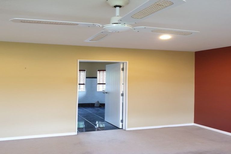 Photo of property in 701a Beach Road, Rothesay Bay, Auckland, 0630