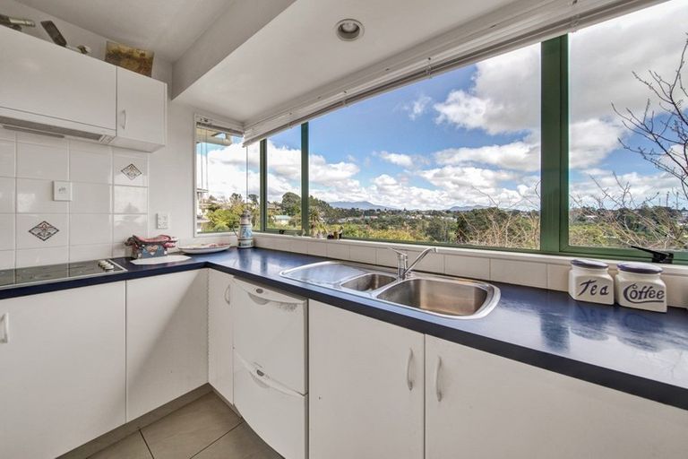 Photo of property in 3a Hillcrest Street, Glen Avon, New Plymouth, 4312